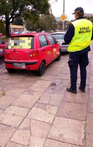 Strażnicy miejscy walczą z wrakami. Daewoo i volkswagen nie szpecą już ulic Olsztyna