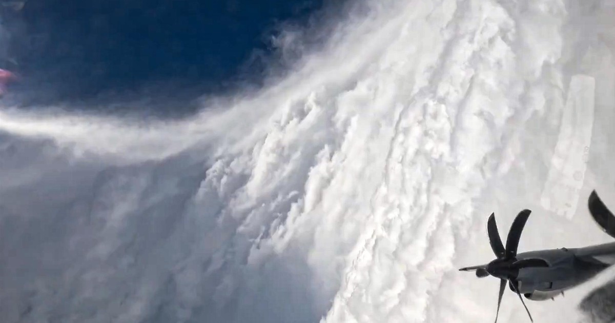 Te ujęcia wciskają w fotel. Nagranie z samolotu niesamowite, to żywioł o gigantycznej sile