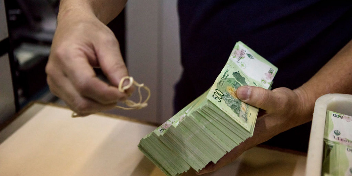 Argentyńska waluta błyskawicznie traci na wartości
