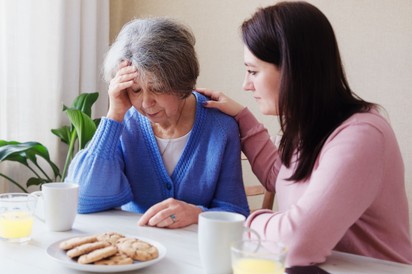 Melyek az Alzheimer-kór tünetei és mikor kell vele orvoshoz fordulni?