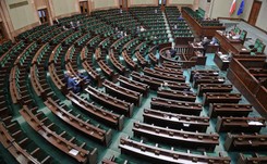 KO zmniejsza stratę do PiS. SLD i Kukiz'15 tracą poparcie