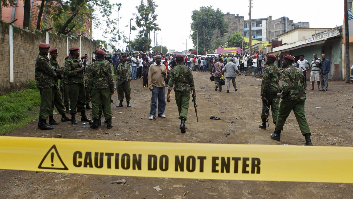 Jedna osoba zginęła, a co najmniej 10 zostało rannych wskutek wybuchu granatu w niedzielę rano w stolicy Kenii, Nairobi - podała miejscowa policja.