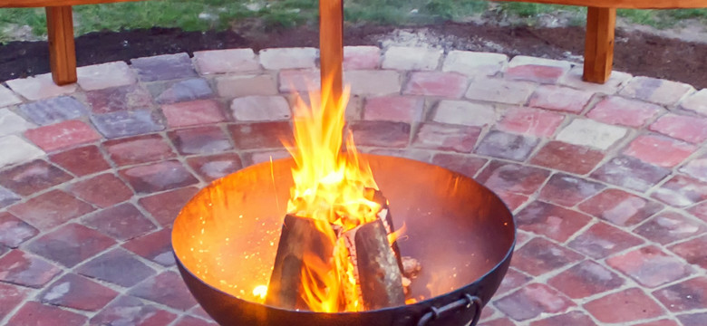 Paleniska ogrodowe — bezpieczny sposób na klimatyczny ogień w ogrodzie i na tarasie