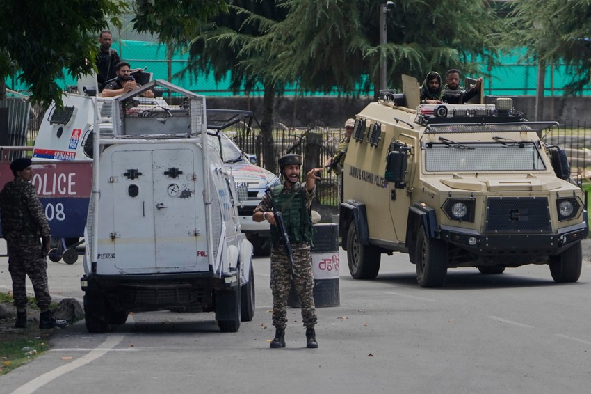 Indijska vojska u Srinagaru, Kašmir