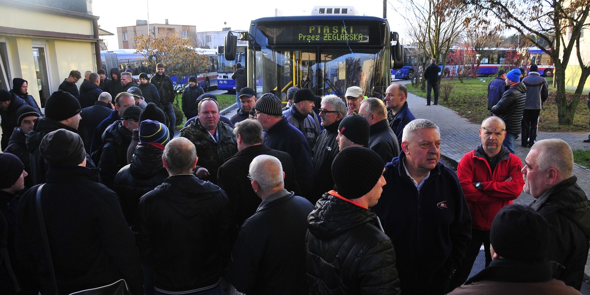 Chaos komunikacyjny w Bydgoszczy! Nie jeżdżą autobusy i tramwaje