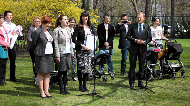 Rodzice dzieci urodzonych w 2013 mają płatny roczny urlop