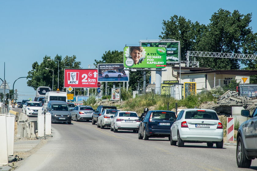 Kraków robi porządek z reklamami