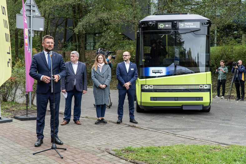 Dziś stajemy się innowatorami z zakresu transportu zbiorowego - mówił prezydent Katowic Marcin Krupa
