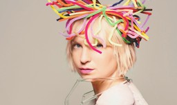 Leki, alkohol, nutella. Nowy album Sia "This Is Acting"