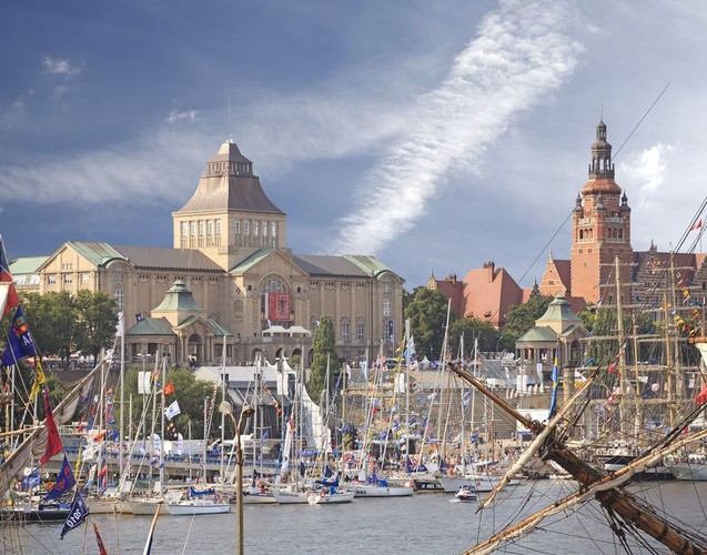 Zachodniopomorskie. W zestawieniu regionów z najwyższym skrajnym ubóstwem Zachodniopomorskie idzie łeb w łeb z województwem łódzkim. Tutaj również 5,7 proc. mieszkańców wydaje miesięcznie mniej niż wynosi próg skrajnego ubóstwa. Nieco więcej osób kwalifikuje się jednak do ubiegania się o pomoc społeczną – 6,4 proc. mieszkańców. Zachodniopomorskie to jednocześnie region z trzecim najwyższym w Polsce poziomem bezrobocia – na koniec sierpnia stopa bezrobocia wynosiła tu 16,6 proc. Zdjęcie: Szczecin, fot. MBPROJEKT MaciejBledowski