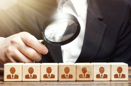 fala zwolnień w polsce. nowe dane pokazują, gdzie sytuacja jest najgor