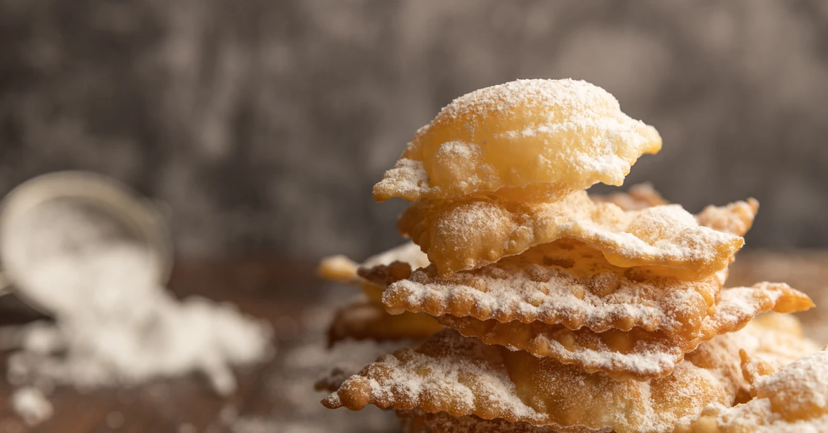 Włoskie "ploteczki" na karnawał, czyli pyszne i cieniutkie faworki. Kilka składników i gotowe