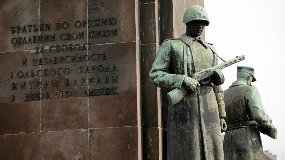 W czwartek rusza proces dwóch młodych mężczyzn oskarżonych o oblanie czerwoną farbą pomnika sowieckich żołnierzy w Warszawie i napisanie na nim hasła "Czerwona zaraza" - informuje „Gazeta Polska Codziennie”.