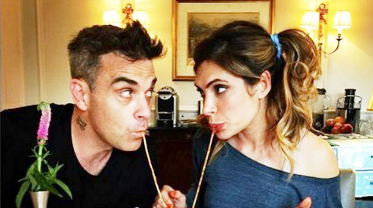 A barátok szervezték meg
Robbie Williams és Ayda Field vakrandiját, házasság lett a vége /Fotó: Northfoto