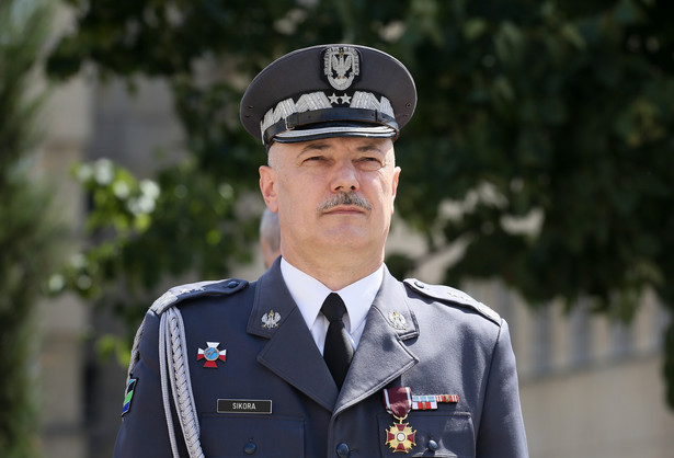 Gen. Sikora w krótkim przemówieniu podziękował szefowi MON za zaufanie i zadeklarował, że będzie realizował zadania na najwyższym poziomie merytorycznym