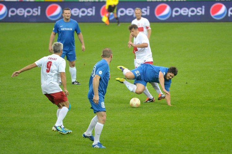 Wielki mecz TVN kontra politycy