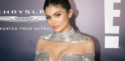 Kylie Jenner w odważnej sesji. Te piersi zwalają z nóg?