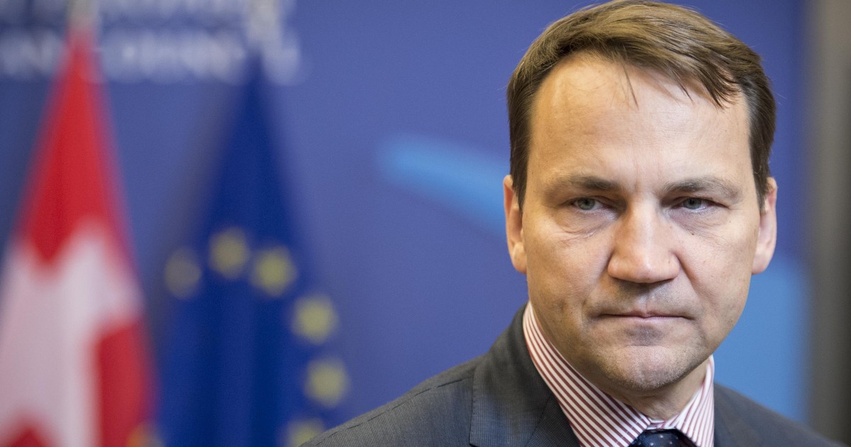 Polska nie dosięga do stołu? Sikorski wywołuje Nawrockiego: zaprasza prezydent USA