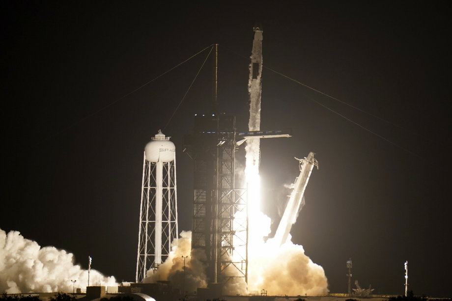 Rakieta Falcon 9 wystartowała w piątek z bazy NASA na Florydzie w misji na Międzynarodową Stację Kosmiczną (ISS). Na pokładzie znalazło się czworo astronautów.