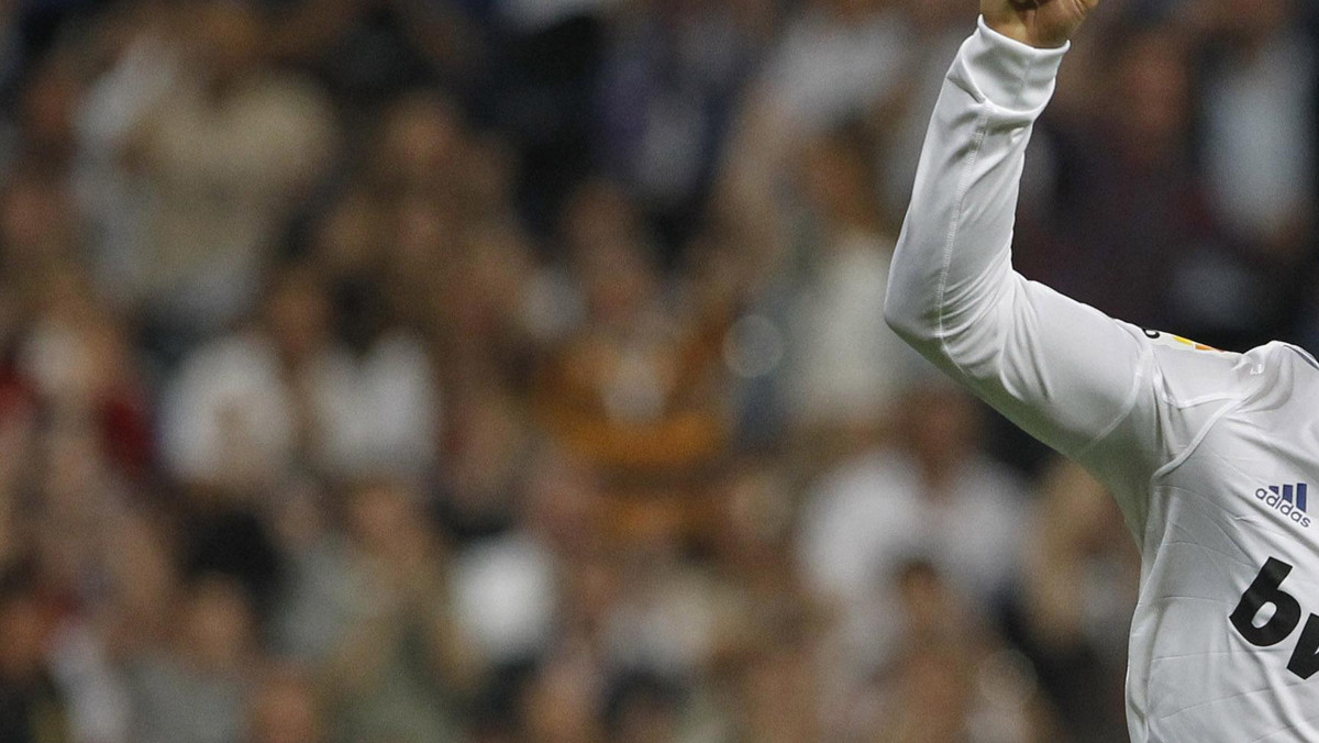 Real Madryt pokonał Getafe 4:0 w spotkaniu 36. kolejki Primera Division. Trzy gole w tym spotkaniu strzelił Cristiano Ronaldo, który ma już na koncie 36 trafień w tym sezonie i do rekordu ligi brakuje mu już tylko dwóch goli.