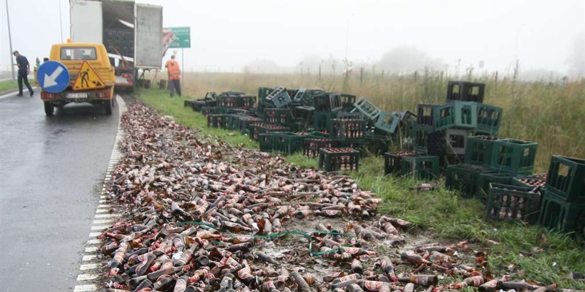 Wypadek tira wiozącego piwo