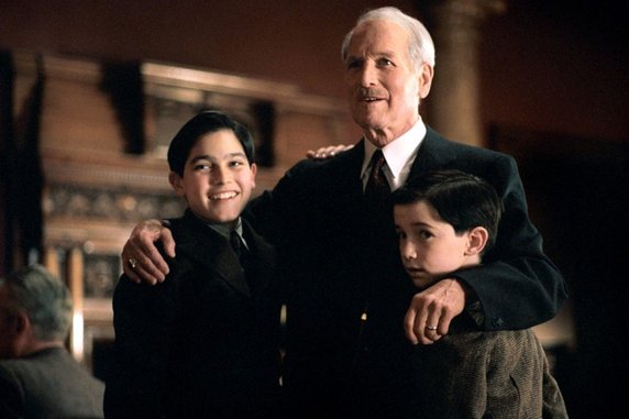 Liam Aiken jako Peter Sullivan, Tyler Hoechlin jako Michael Sullivan, Jr. i Paul Newman jako John Rooney w filmie Droga do zatracenia (2002)