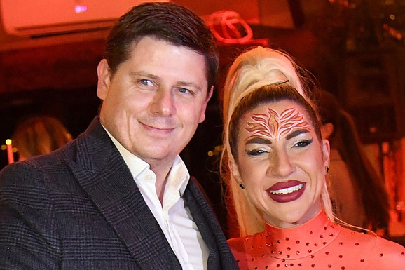 BIVŠI MUŽ NAPUSTIO BEOGRAD NAKON VERIDBE JOVANE JEREMIĆ Voja podelio sve na mrežama: Dragan čuva strasne uspomene sa voditeljkom, a evo šta on radi