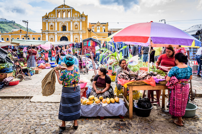 Słynny targ w Antigua Guatemala 