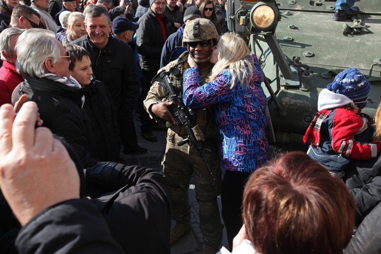 Amerykańskie Strykery w Białymstoku fot. (ukit) PAP/Artur Reszko