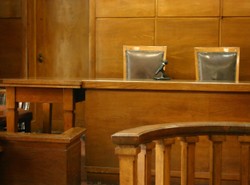 Policjant, który był pierwowzorem serialowego bohatera, zeznawał w sądzie