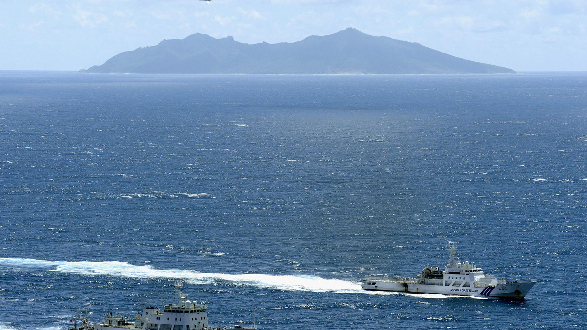 Trzy chińskie okręty wojenne wpłynęły w sobotę rano na japońskie wody terytorialne wokół spornych wysp Senkaku na Morzu Wschodniochińskim - poinformowała japońska Straż Przybrzeżna.