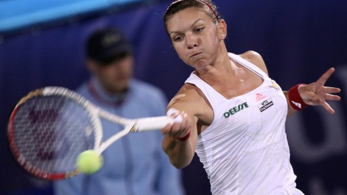 Rumunka Simona Halep wyeliminowała najwyżej rozstawioną tenisistkę Hiszpankę Anabel Medinę-Garrigues 6:2, 6:1 i awansowała do półfinału turnieju WTA Tour na kortach ziemnych w marokańskim Fezie (z pulą nagród 220 tysięcy dolarów).