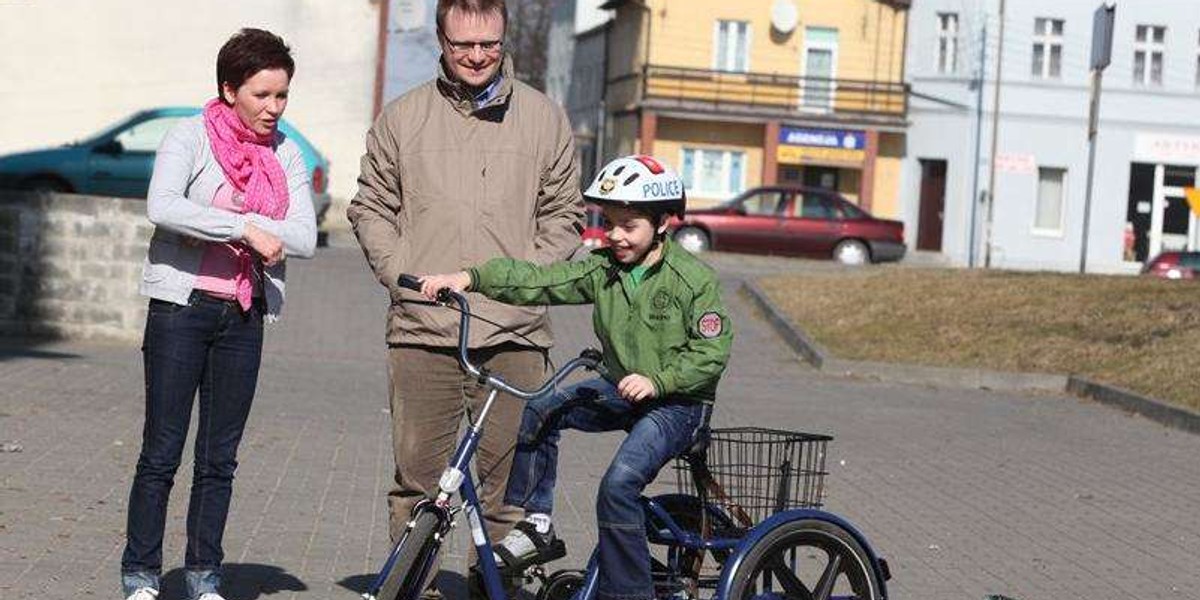 Adaś dostał rower od komentatora "Faktu"