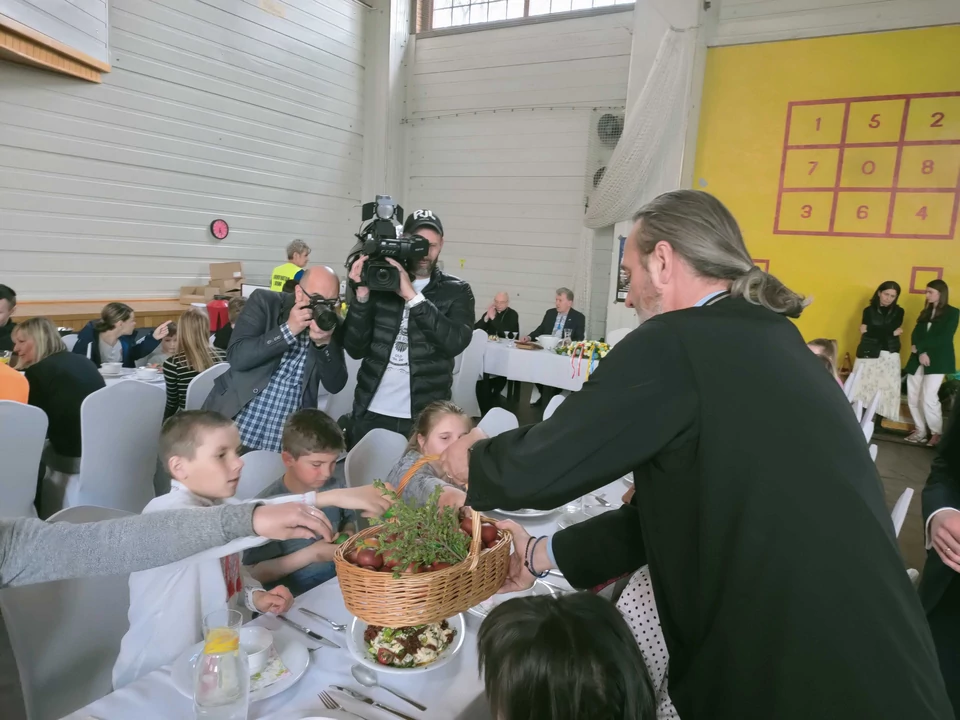 Kilkadziesiąt uchodźców z Ukrainy na śniadaniu wielkanocnym w Szczecinie