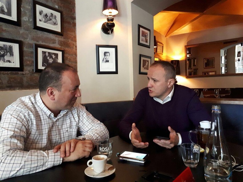 Dejan Radenković i Igor Crnadak u jednom beogradskom restoranu