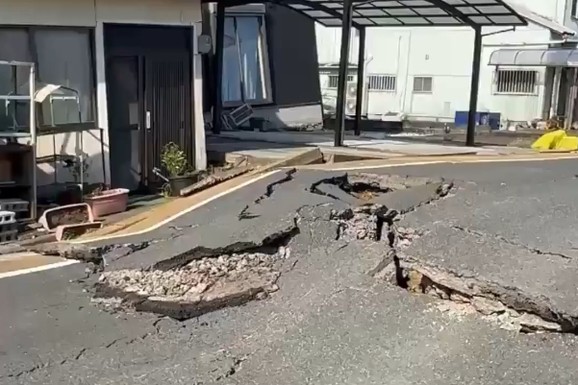 (VIDEO) PRVI SNIMCI ZEMLJOTRESA U JAPANU Trese se tlo, ljuljaju se zgrade, LJUDI PANIČE: Objavljene prve procene o broju povređenih