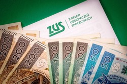 Nie wszyscy seniorzy otrzymają taką samą kwotę netto trzynastej emerytury w 2026 roku. Sprawdź, czy Ciebie to dotyczy