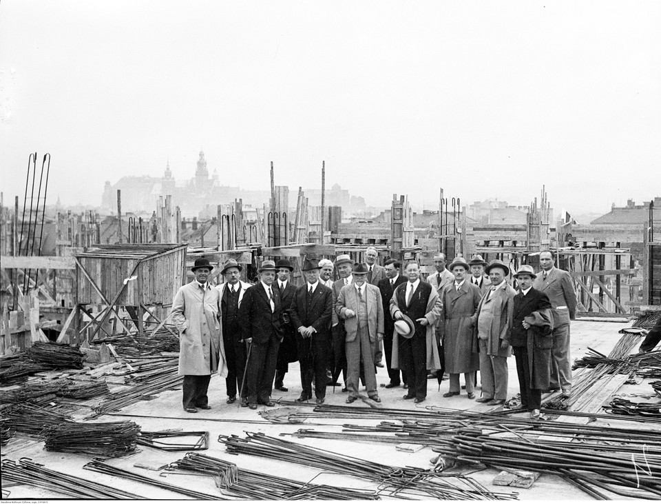 Muzeum Narodowe w Krakowie. Członkowie Komitetu Budowy Muzeum Narodowego na placu budowy (1936)