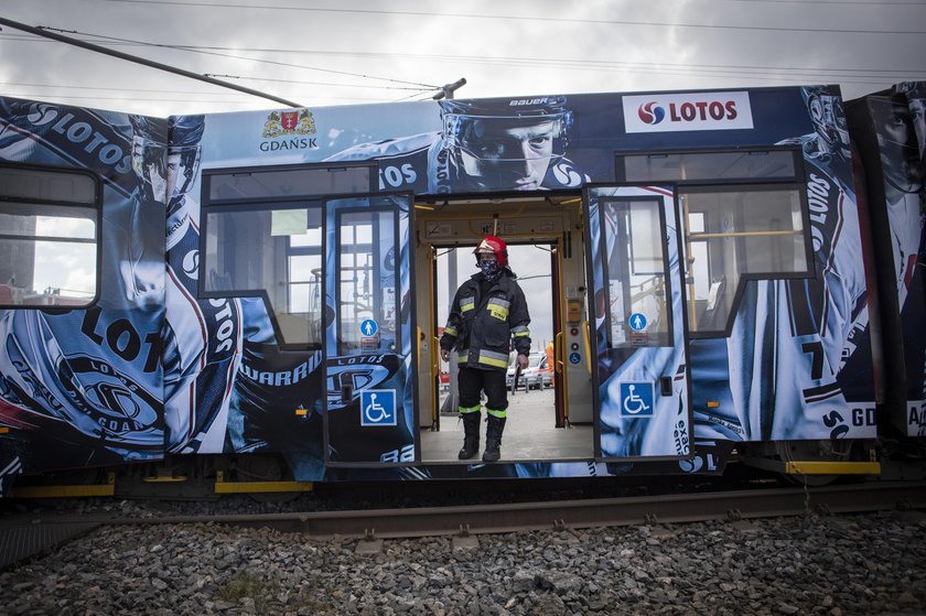 Zderzenie tramwaju z ciężarówką w Gdańsku. Ranna motornicza