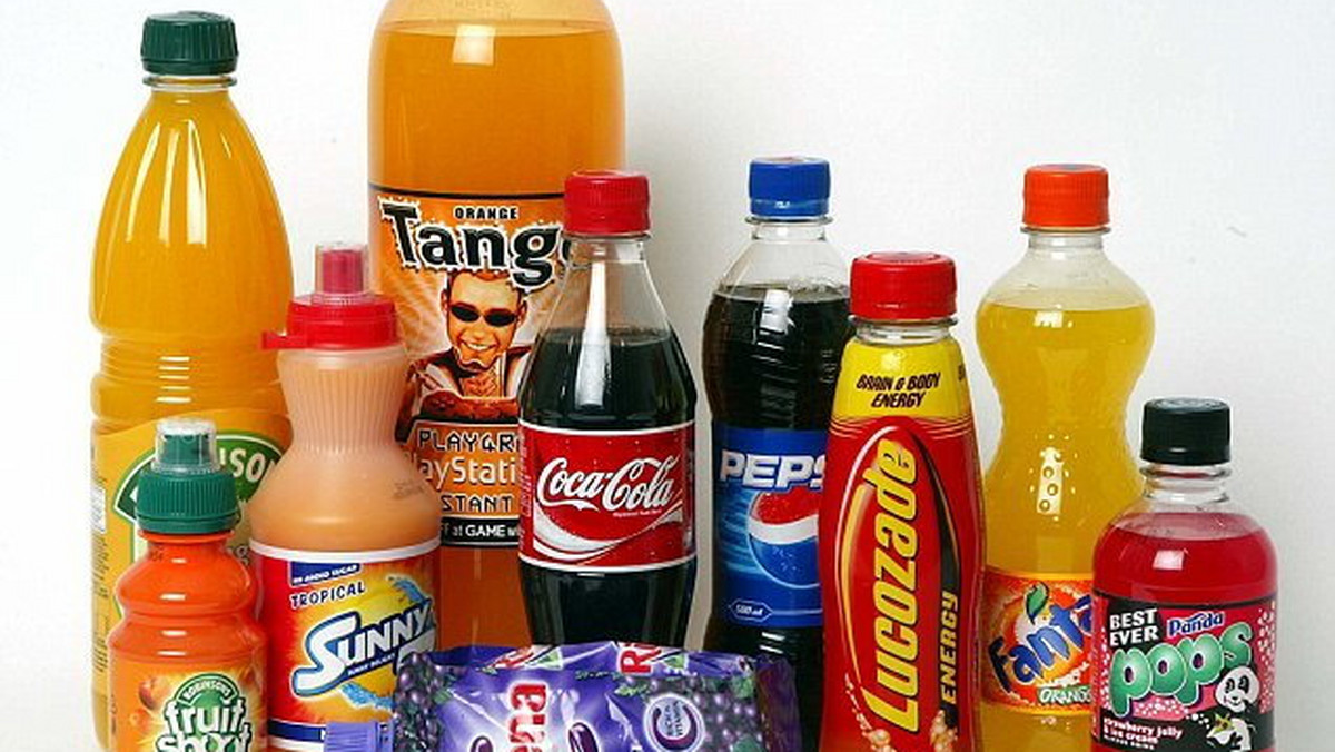 Słodzone, gazowane napoje, jak fanta czy cola, nie tylko sprawiają, że przybieramy na wadze, ale mogą przyczyniać się do poważnych chorób wątroby.