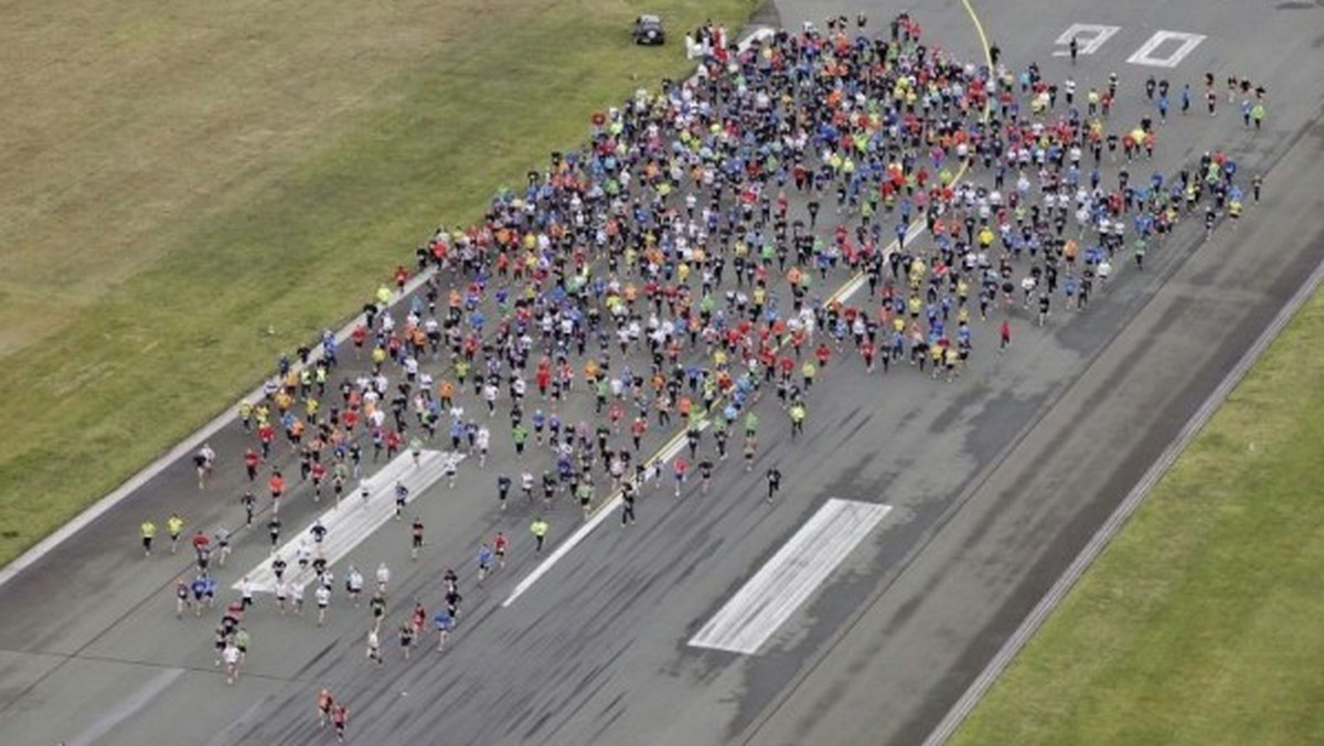 W nocy 17 maja 650 biegaczy będzie miało okazję przebiec się po czynnym pasie startowym lotniska w Lublinku.