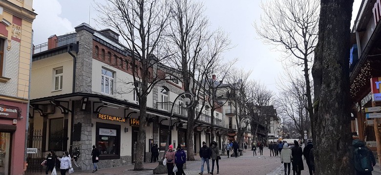 Pierwszy dzień z zaostrzonymi przepisami. Turyści opuścili Zakopane, znalezienie pokoju prawie niemożliwe