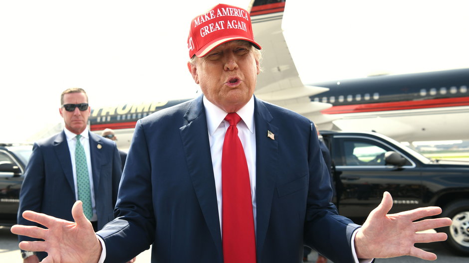 Donald Trump na płycie lotniska w Atlancie