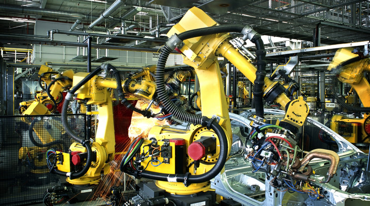 Az autógyárakban a munka nagy részét már gépek végzik /Fotó: Northfoto