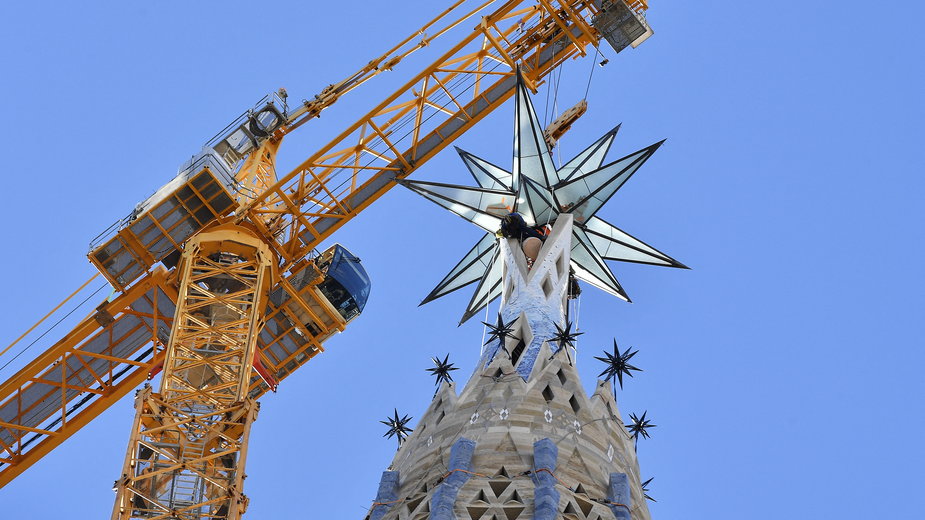 Wielka gwiazda na szczycie Sagrada Familia nie podoba się mieszkańcom Barcelony