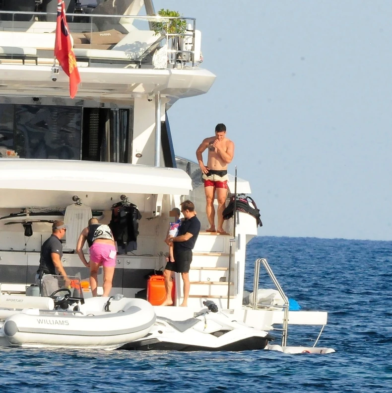 Sofija Milošević i Luka Jović na jahti 