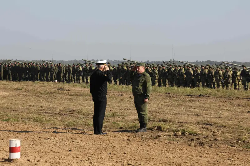 Parada przed rozpoczęciem białorusko-rosyjskich ćwiczeń Zapad 2021