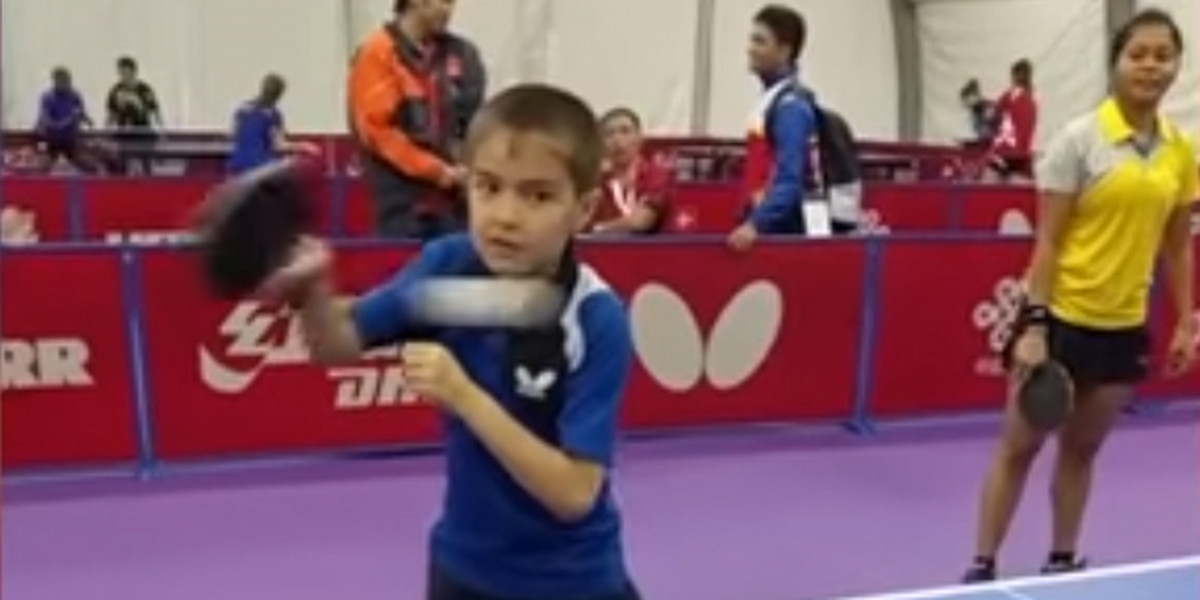 Siedmioletni tenisista stołowy Igias Ałłanazarow
