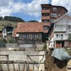 Novi Pazar: Obrušio se potporni zid na gradilištu, povukao i deo kuće