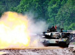 Korea grozi Korei. Robi się gorąco